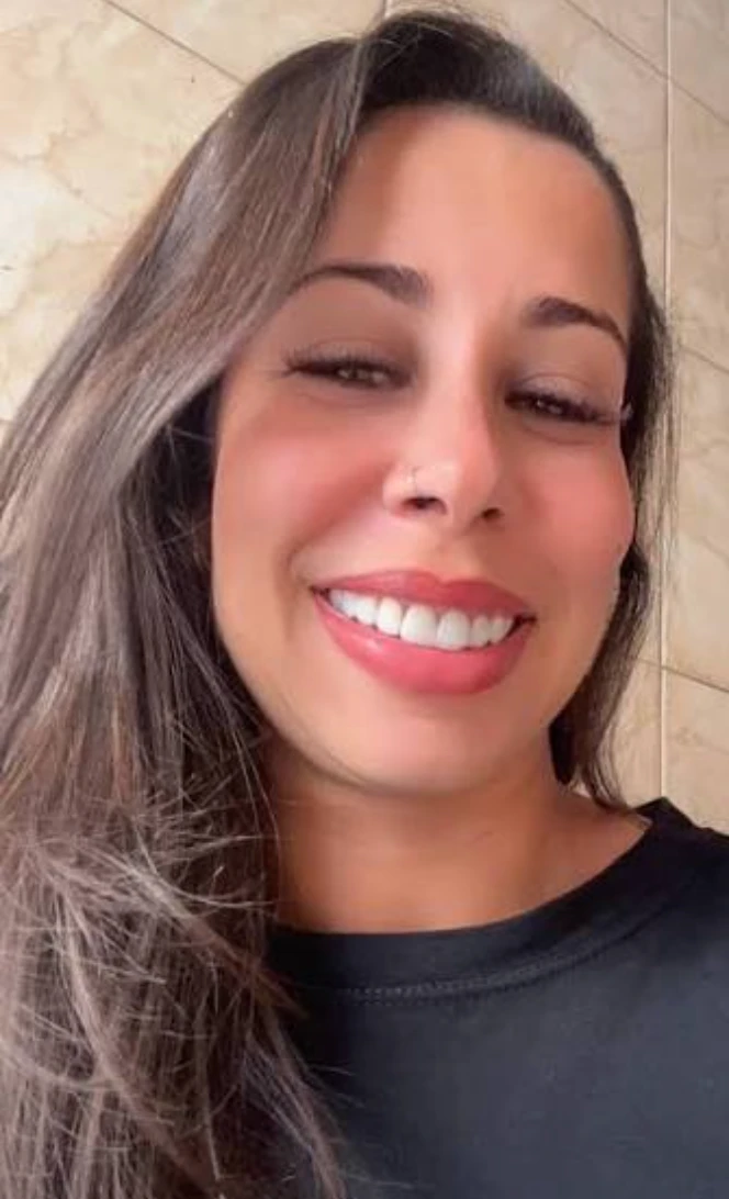 Cliente 4 usando a Pasta Roxa Clareadora — TROCAR